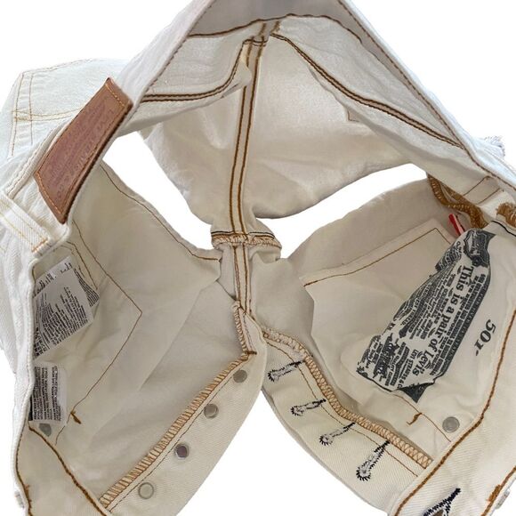 LEVI'S cotton high waisted white jean shorts - sz 27 - button closure - Picture 5 of 9